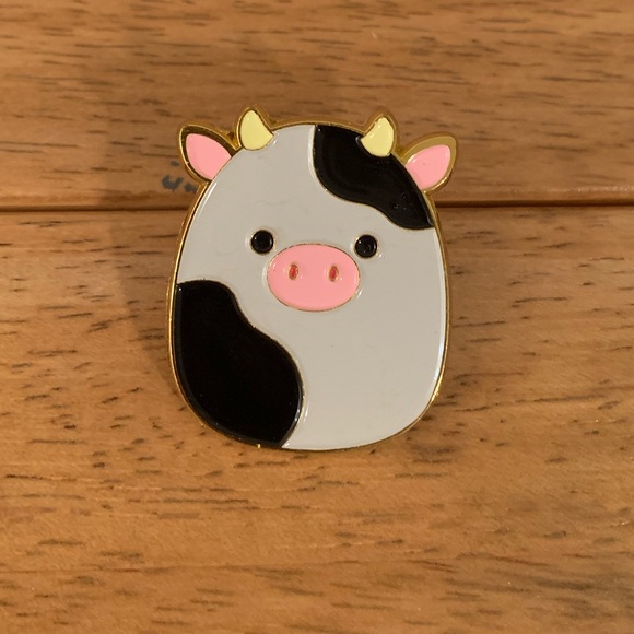 Squishmallows Accessories - Squishmallow Enamel Pin Connor The Cow
